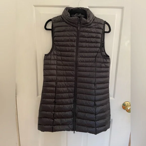Long Light poly-fill down vest size medium - Picture 2 of 5